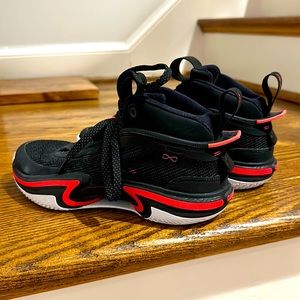 EUC Nike Air Jordan Zoom Basketball Sneakers Black and Red Size 7Y